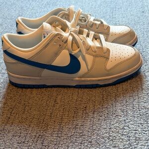 Nike men’s shoes 8.5 like new